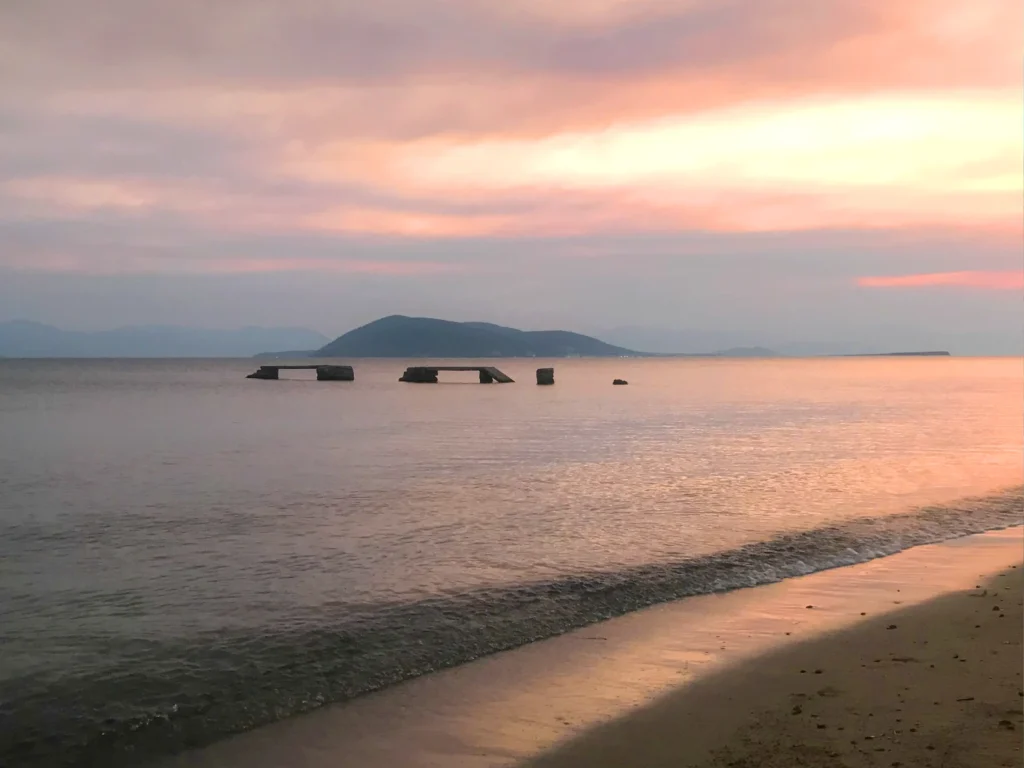 Playa de Portes en Egina Grecia