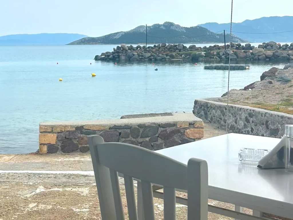 Playa de Tourlo en Egina Grecia