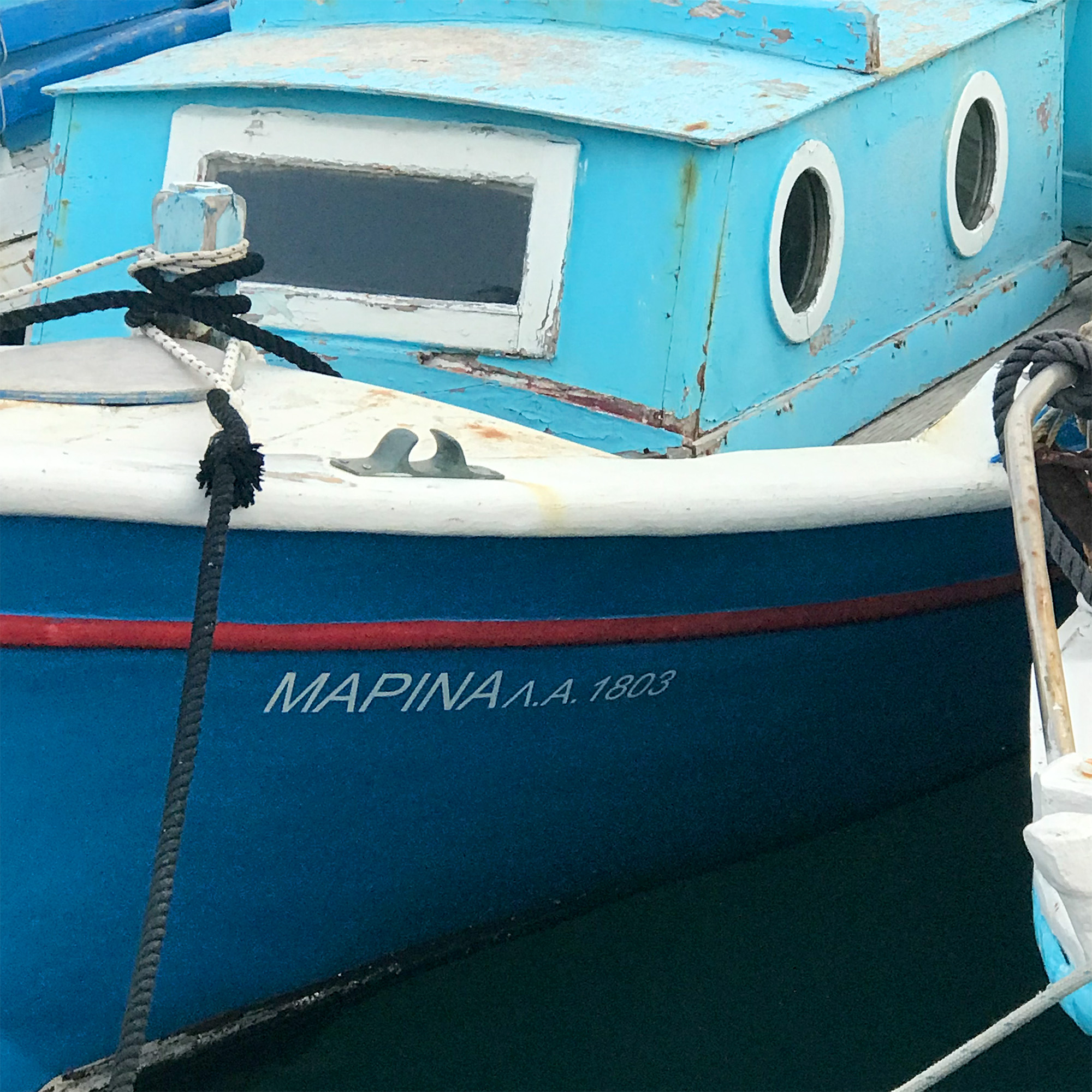 Desplázate con el ferry en la isla de Egina
